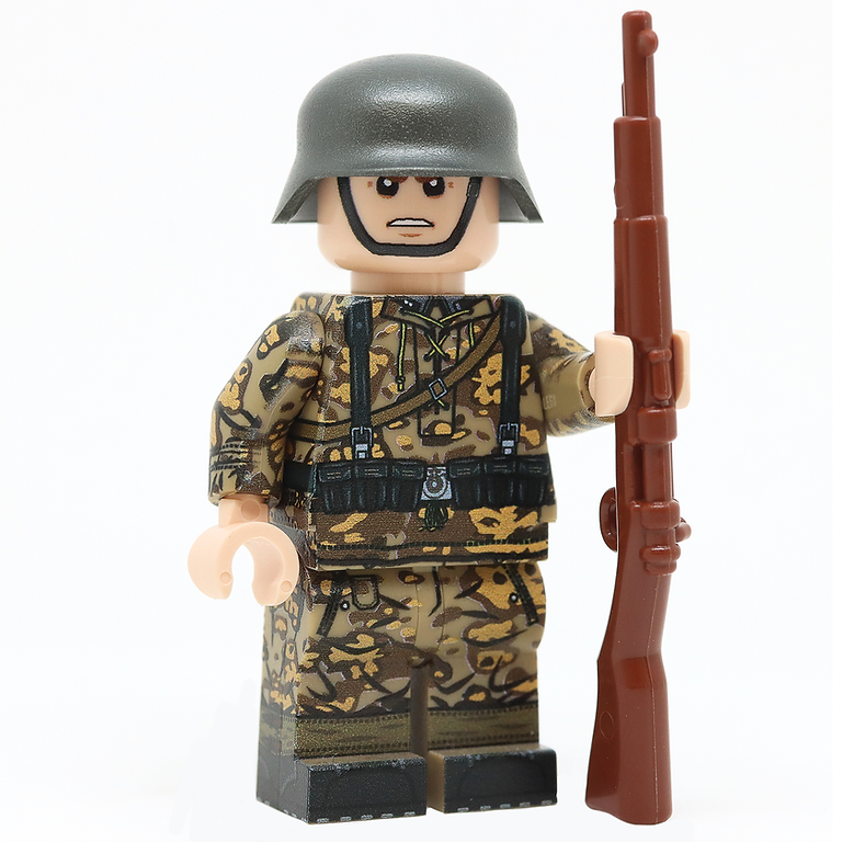 WW2 German Rifleman in Oak Camo (Autumn)