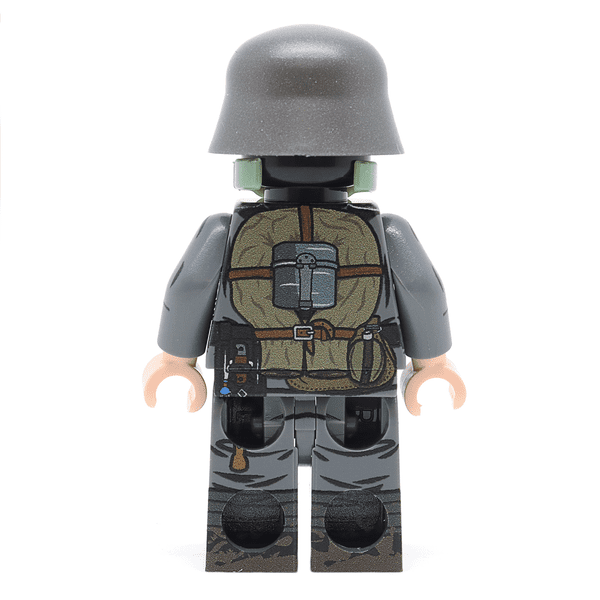 PRE-ORDER WW1 German Soldier with Gas Mask
