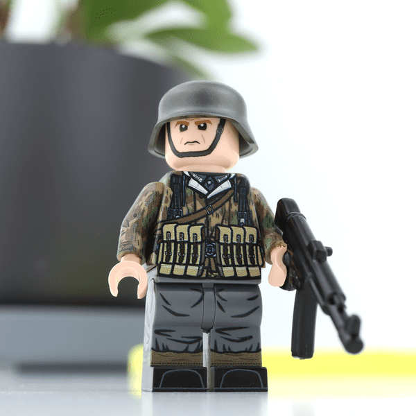WW2 German in Splinter Camo Jacket (StG44)