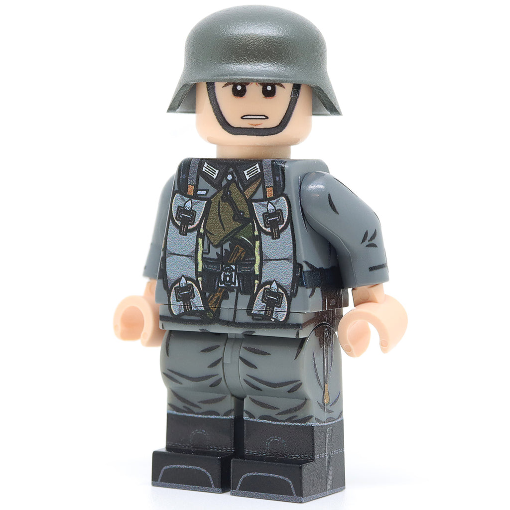 Weekend Blitz 24 - WW2 German Soldier with MG13 pouches