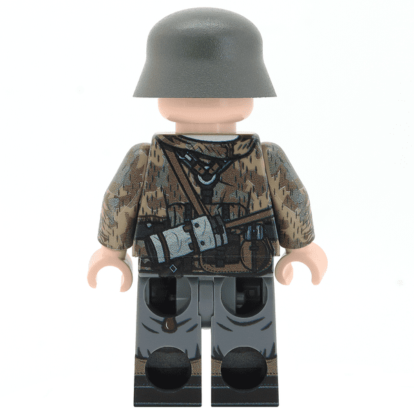 WW2 German in Splinter Camo Jacket (StG44)