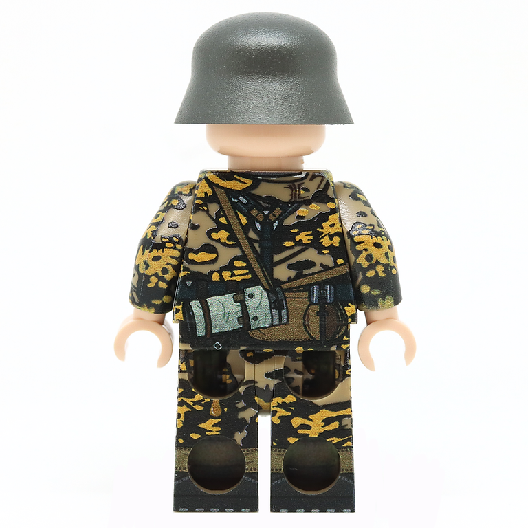 WW2 German Soldier in Oak Camo (G43)